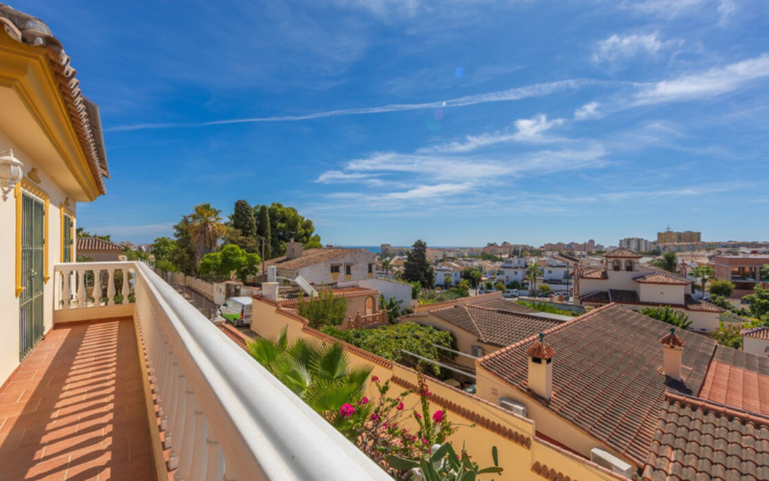 Вилла в Лас-Лагунас-де-Миджас, 389 кв.м, 5 комнат у моря