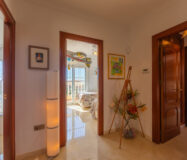 Вилла в Лас-Лагунас-де-Миджас, 389 кв.м, 5 комнат у моря