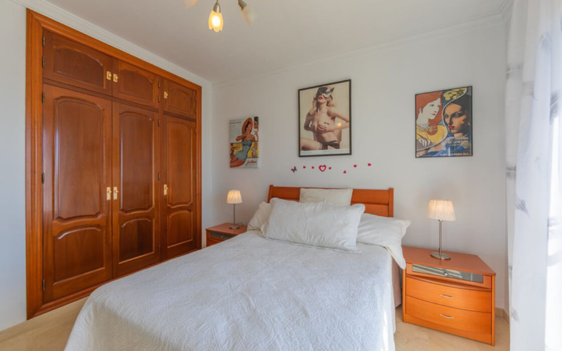 Вилла в Лас-Лагунас-де-Миджас, 389 кв.м, 5 комнат у моря