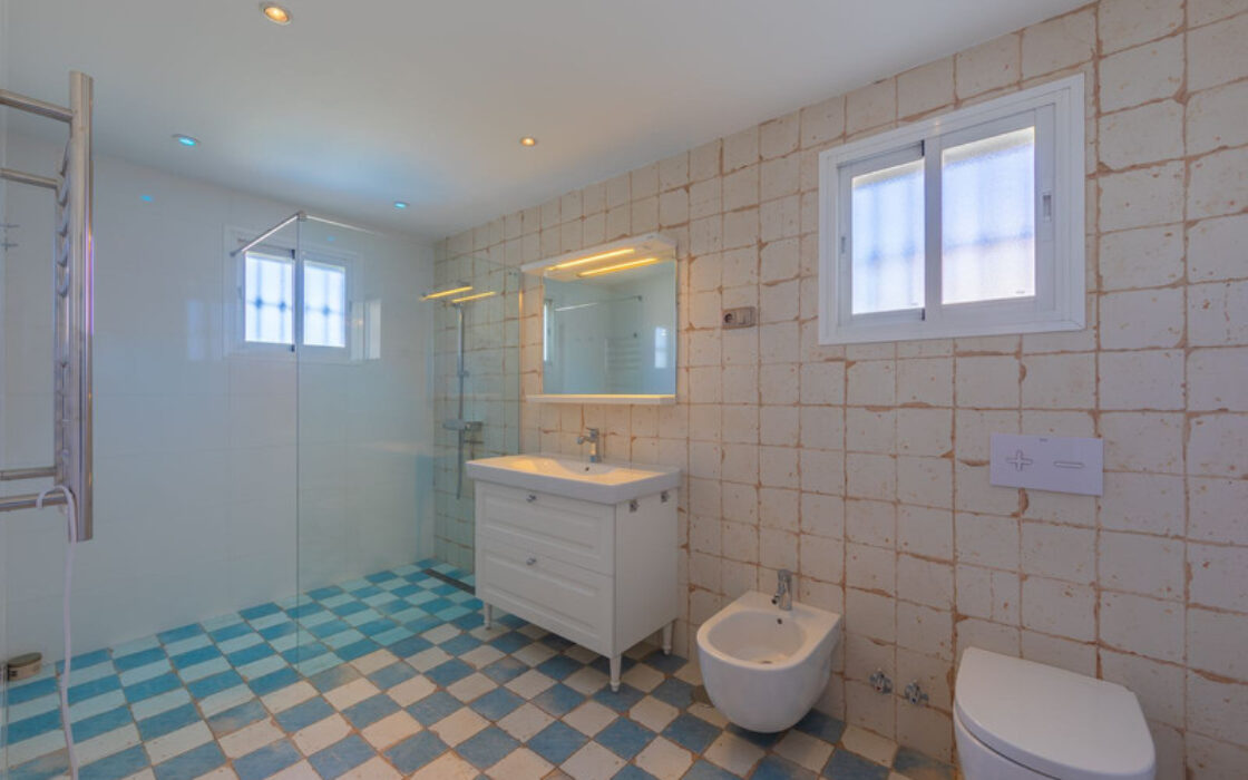 Вилла в Лас-Лагунас-де-Миджас, 389 кв.м, 5 комнат у моря