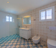 Вилла в Лас-Лагунас-де-Миджас, 389 кв.м, 5 комнат у моря