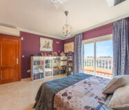 Вилла в Лас-Лагунас-де-Миджас, 389 кв.м, 5 комнат у моря