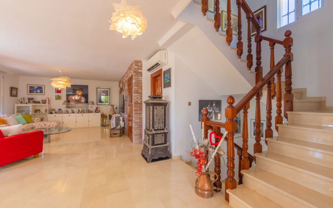 Вилла в Лас-Лагунас-де-Миджас, 389 кв.м, 5 комнат у моря