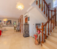 Вилла в Лас-Лагунас-де-Миджас, 389 кв.м, 5 комнат у моря