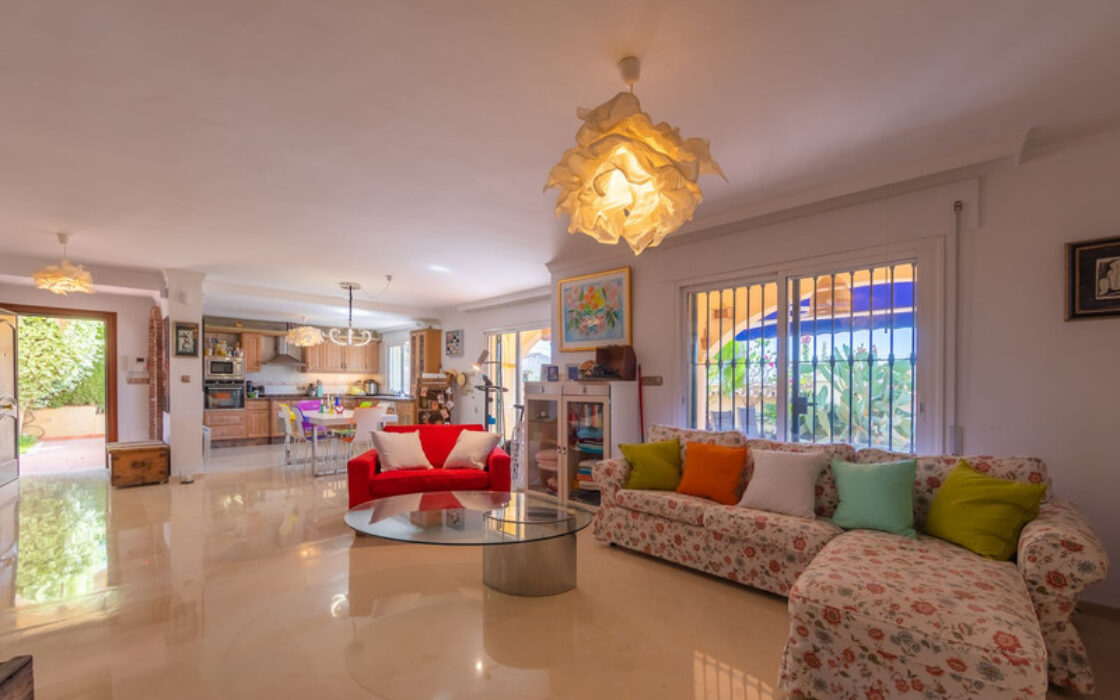 Вилла в Лас-Лагунас-де-Миджас, 389 кв.м, 5 комнат у моря