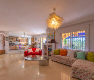 Вилла в Лас-Лагунас-де-Миджас, 389 кв.м, 5 комнат у моря