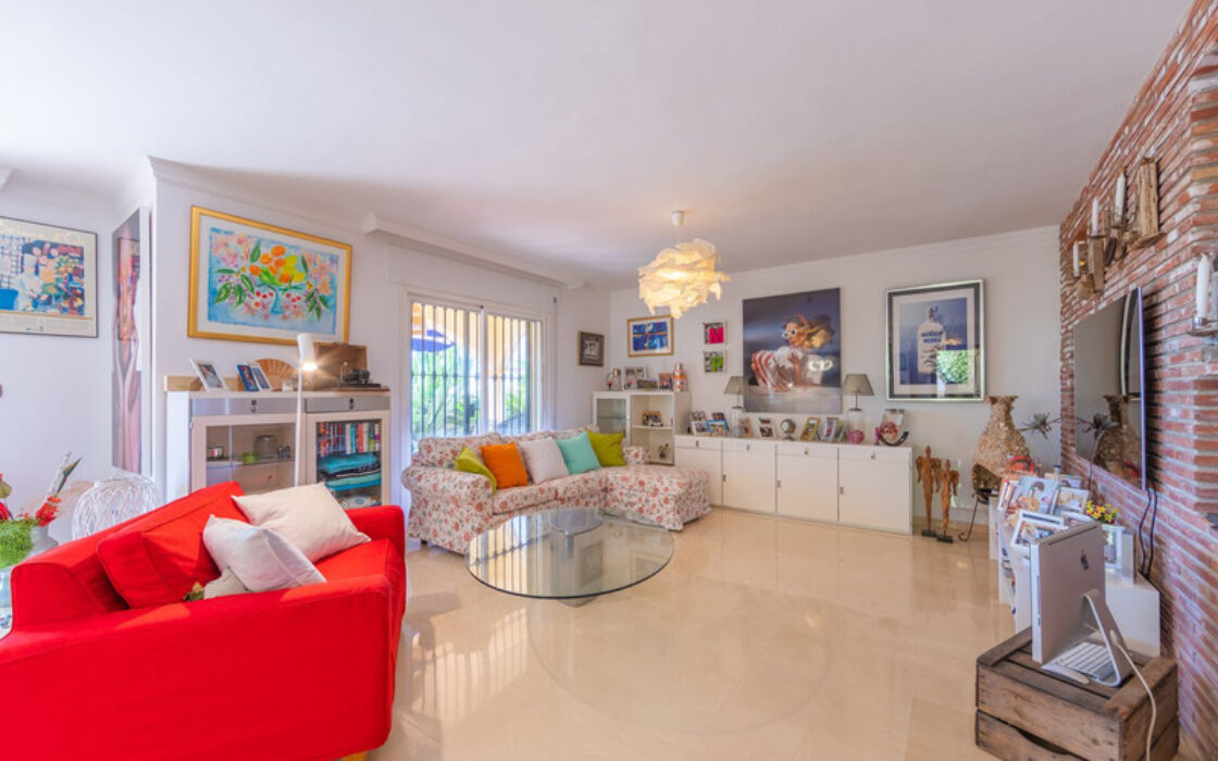 Вилла в Лас-Лагунас-де-Миджас, 389 кв.м, 5 комнат у моря