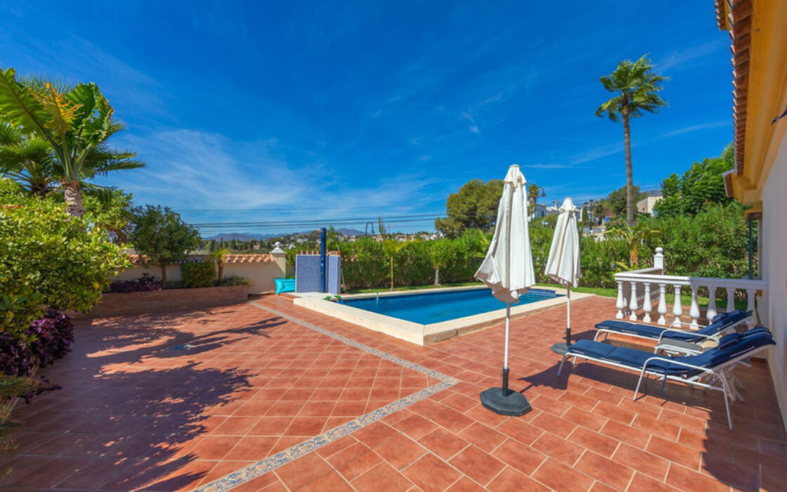 Вилла в Лас-Лагунас-де-Миджас, 389 кв.м, 5 комнат у моря
