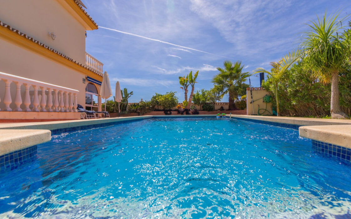 Вилла в Лас-Лагунас-де-Миджас, 389 кв.м, 5 комнат у моря