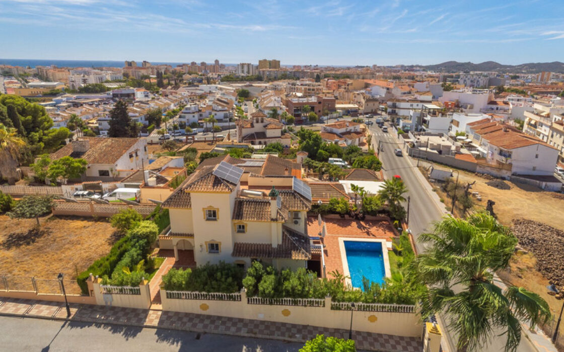 Вилла в Лас-Лагунас-де-Миджас, 389 кв.м, 5 комнат у моря