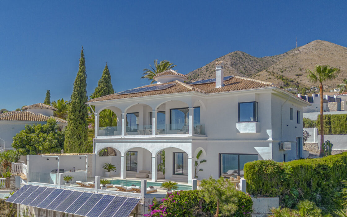 Вілла з панорамним видом на море в Бенальмадені 450 кв.м.