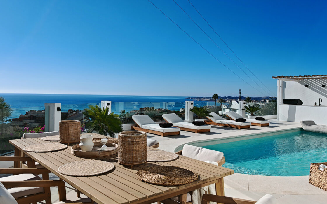 Вілла з панорамним видом на море в Бенальмадені 450 кв.м.