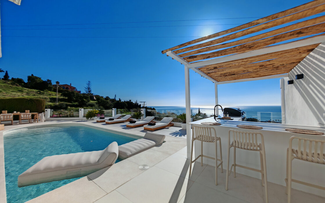 Вілла з панорамним видом на море в Бенальмадені 450 кв.м.