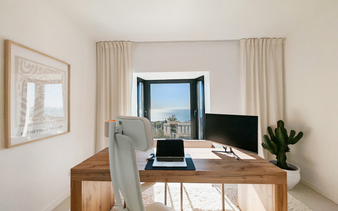 Вілла з панорамним видом на море в Бенальмадені 450 кв.м.