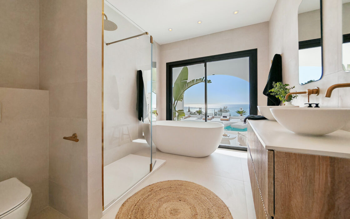 Вілла з панорамним видом на море в Бенальмадені 450 кв.м.