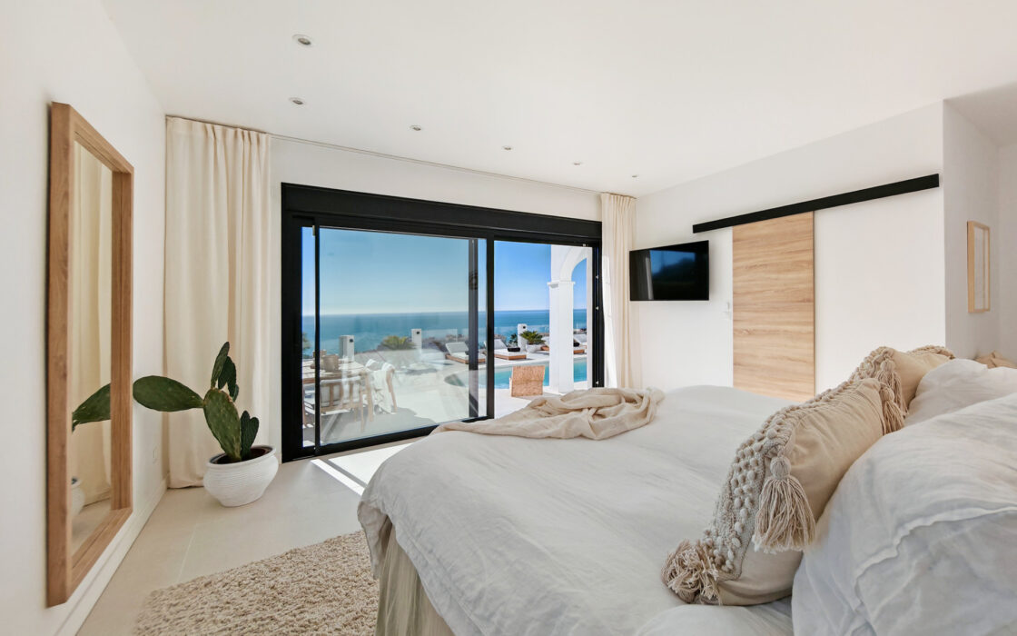 Вілла з панорамним видом на море в Бенальмадені 450 кв.м.