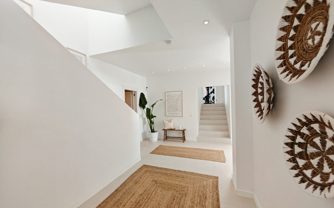 Вілла з панорамним видом на море в Бенальмадені 450 кв.м.