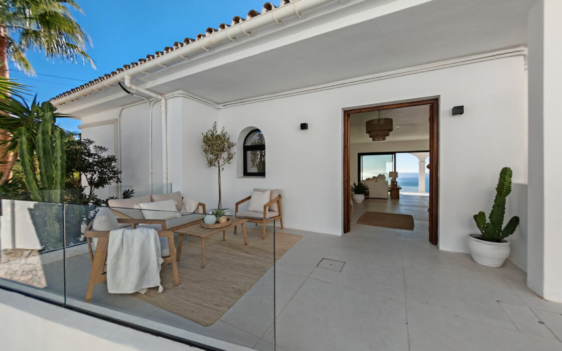 Вілла з панорамним видом на море в Бенальмадені 450 кв.м.