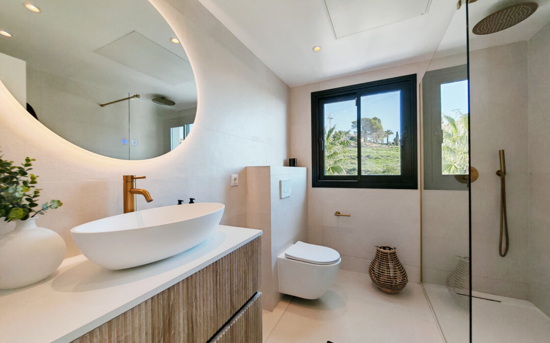 Вілла з панорамним видом на море в Бенальмадені 450 кв.м.