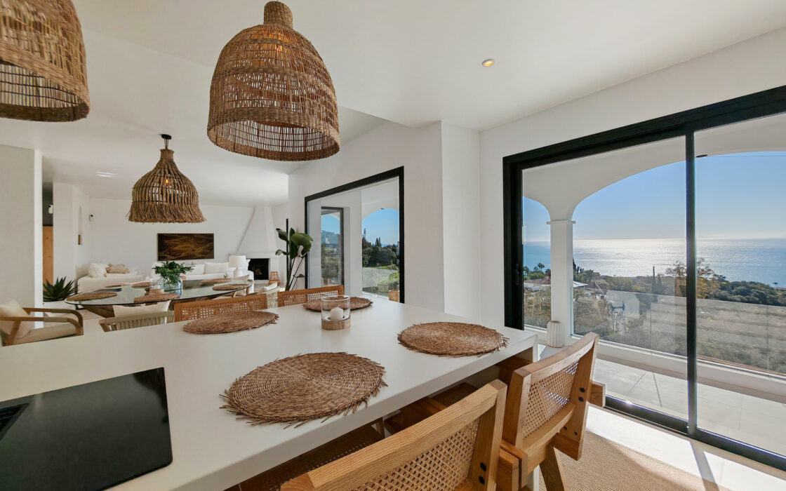 Вілла з панорамним видом на море в Бенальмадені 450 кв.м.