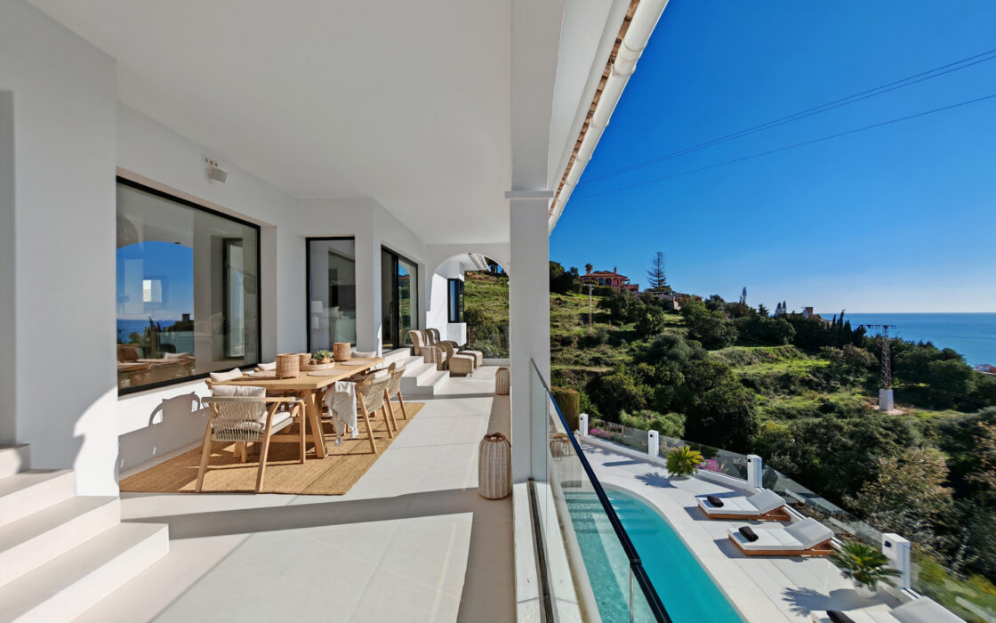 Вілла з панорамним видом на море в Бенальмадені 450 кв.м.