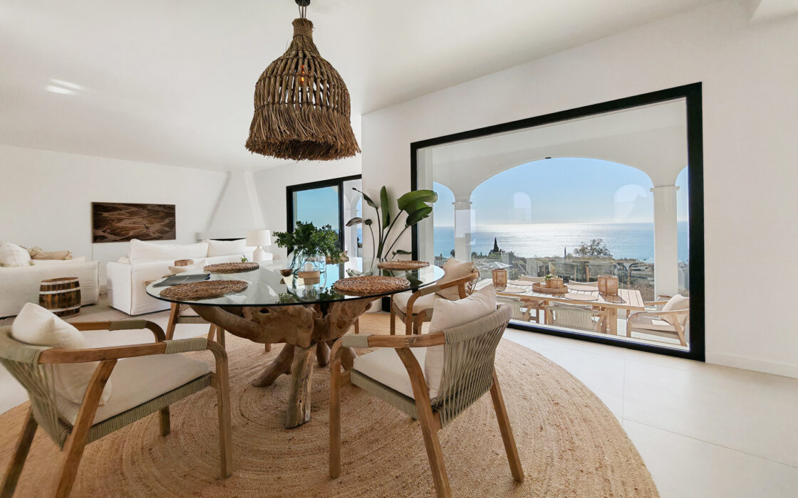 Вілла з панорамним видом на море в Бенальмадені 450 кв.м.