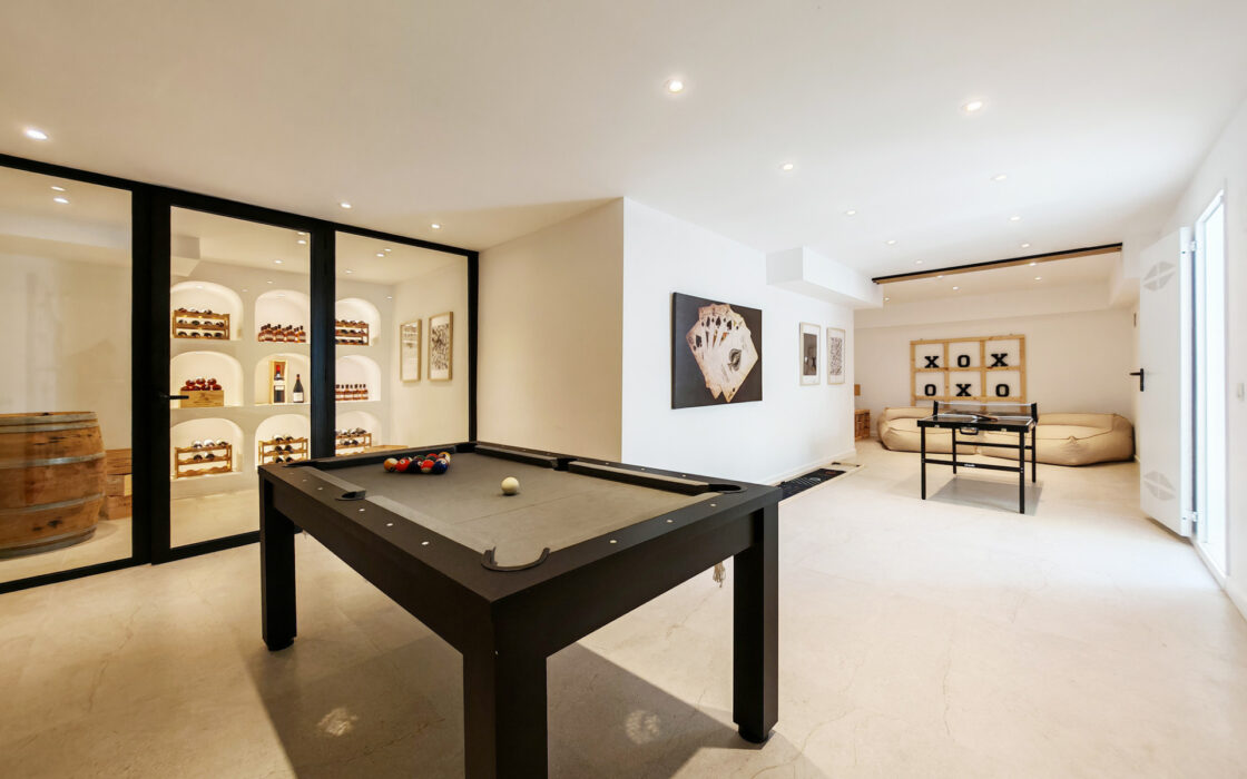 Вілла з панорамним видом на море в Бенальмадені 450 кв.м.