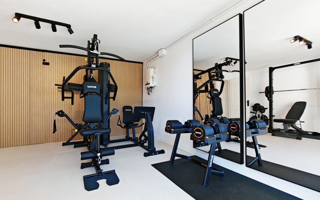 Вілла з панорамним видом на море в Бенальмадені 450 кв.м.