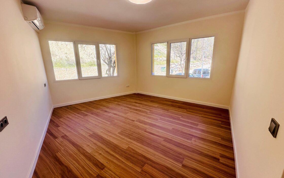 Просторная квартира в Аликанте 105 кв.м с террасой