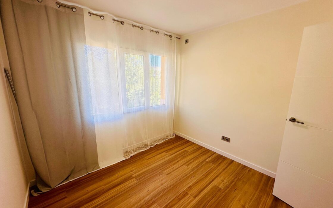 Просторная квартира в Аликанте 105 кв.м с террасой