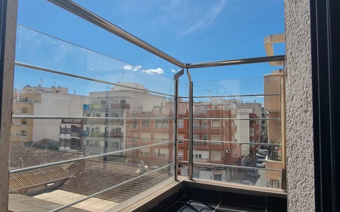 Апартаменты в Торревьехе 75 кв.м с террасой 700 м до моря