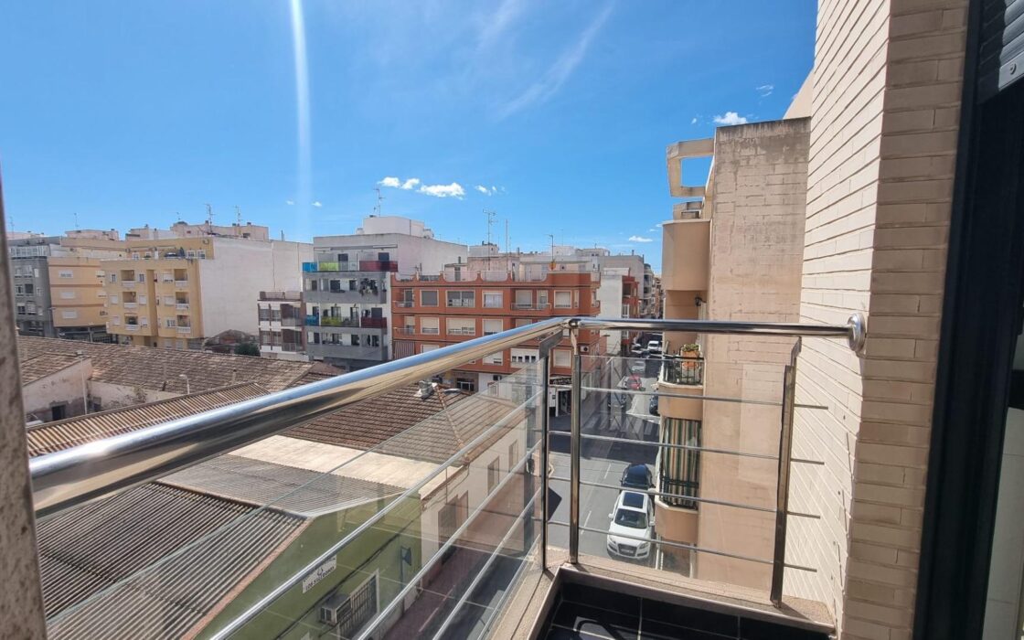 Апартаменты в Торревьехе 75 кв.м с террасой 700 м до моря