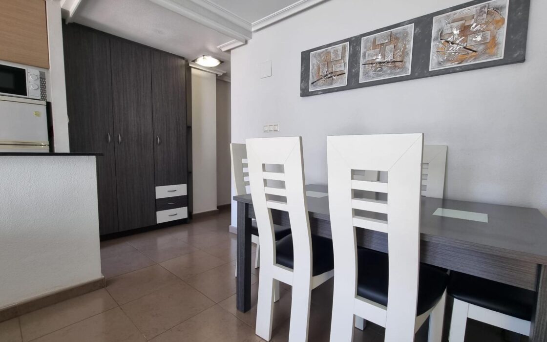 Апартаменты в Торревьехе 75 кв.м с террасой 700 м до моря