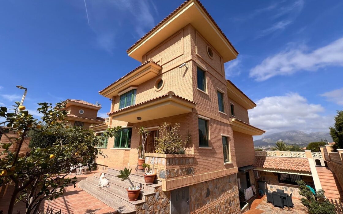 Вілла з басейном у Бенідормі, 480 кв.м, панорамний вид