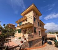 Вілла з басейном у Бенідормі, 480 кв.м, панорамний вид