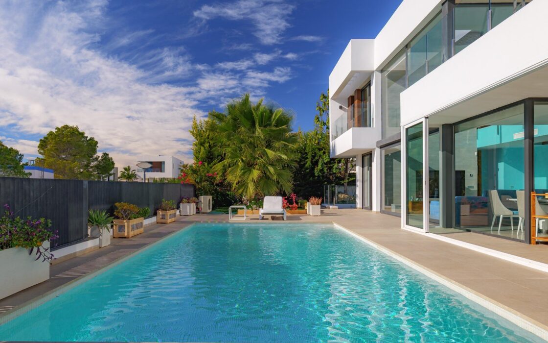 Вилла в Сьерра-Кортина 514 кв.м с бассейном и видом на море