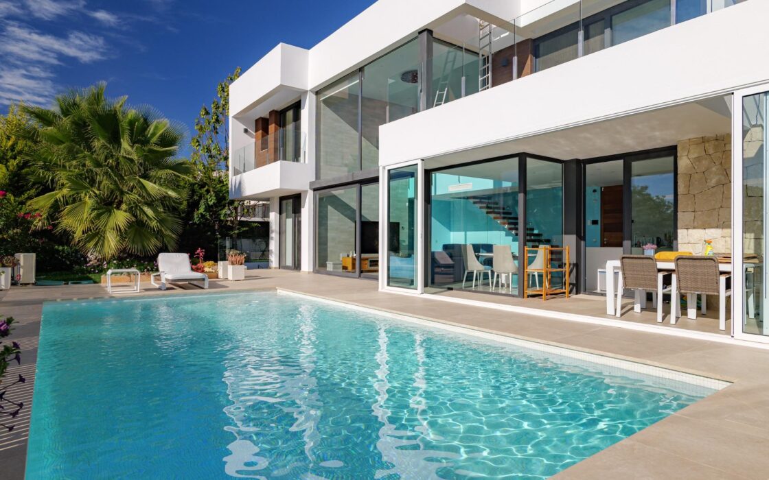 Вилла в Сьерра-Кортина 514 кв.м с бассейном и видом на море