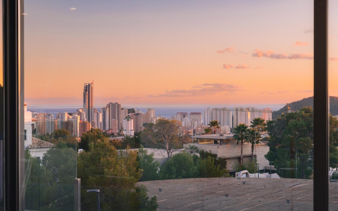 Вилла в Сьерра-Кортина 514 кв.м с бассейном и видом на море