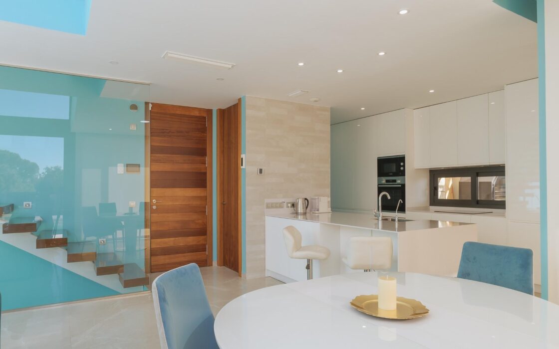 Вилла в Сьерра-Кортина 514 кв.м с бассейном и видом на море