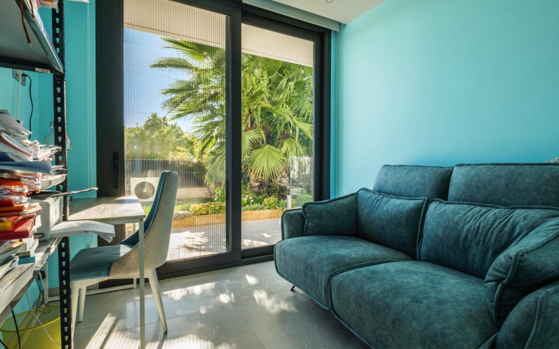 Вилла в Сьерра-Кортина 514 кв.м с бассейном и видом на море