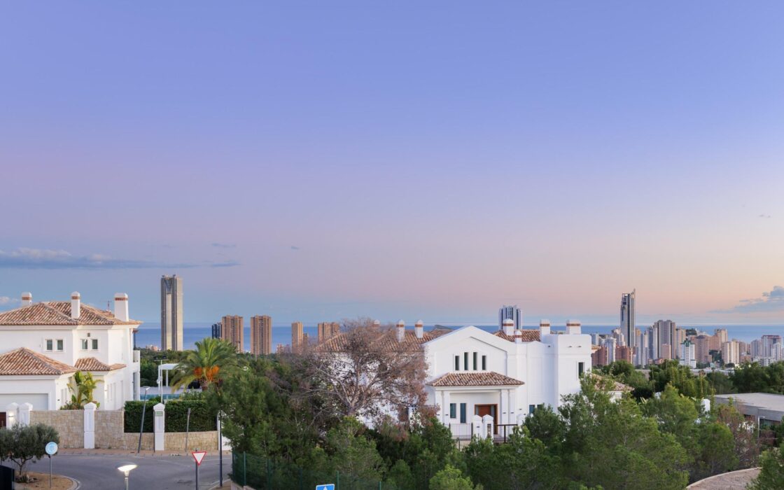 Вилла в Сьерра-Кортина 514 кв.м с бассейном и видом на море