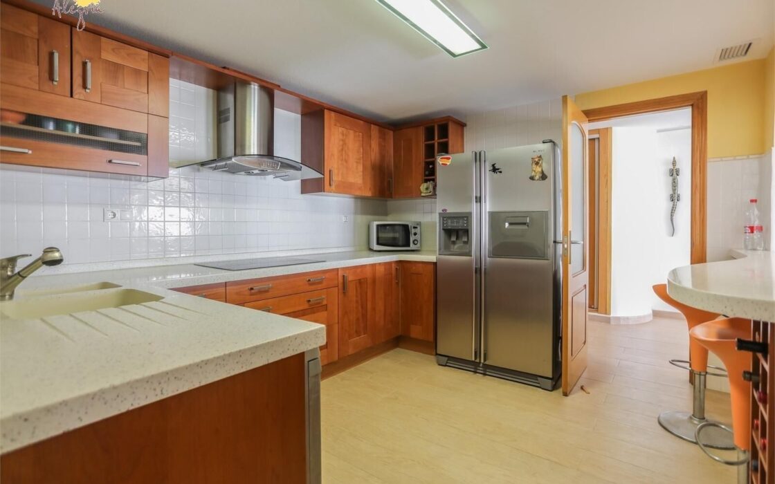 Трикімнатні квартири біля моря в Торрев’єсі 175 кв.м