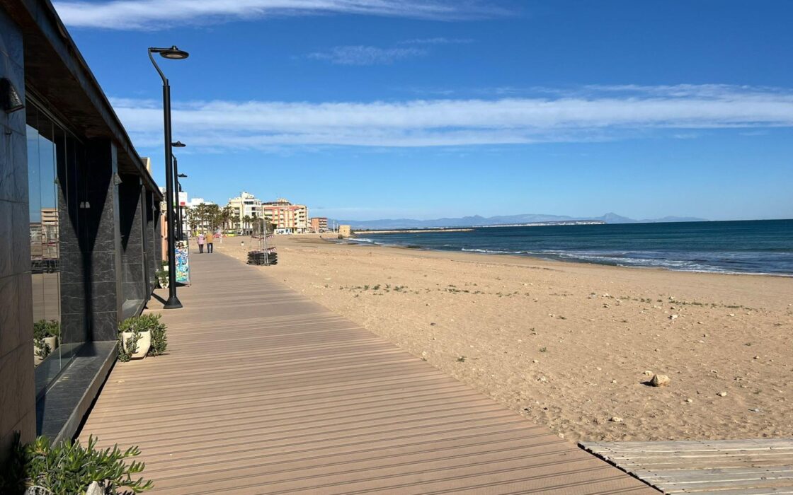 Таунхаус с террасой 110 м² у пляжа Ла Мата Торревьеха