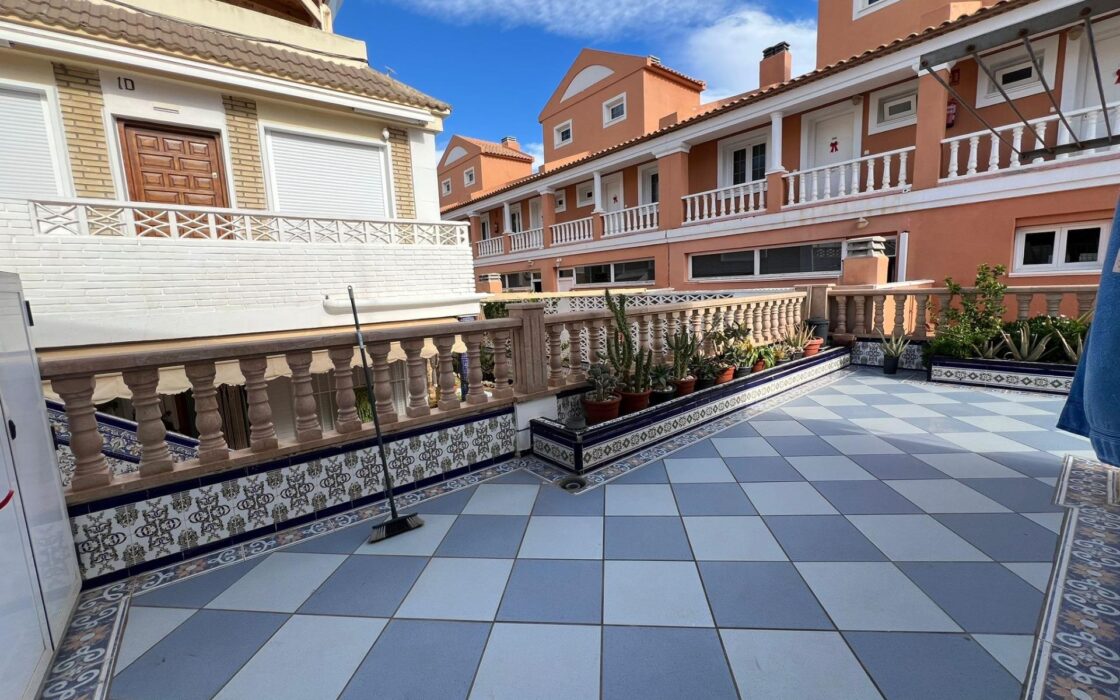 Таунхаус с террасой 110 м² у пляжа Ла Мата Торревьеха