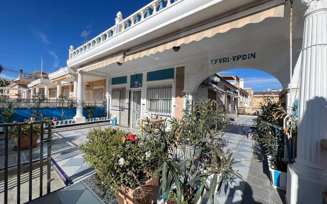 Таунхаус с террасой 110 м² у пляжа Ла Мата Торревьеха