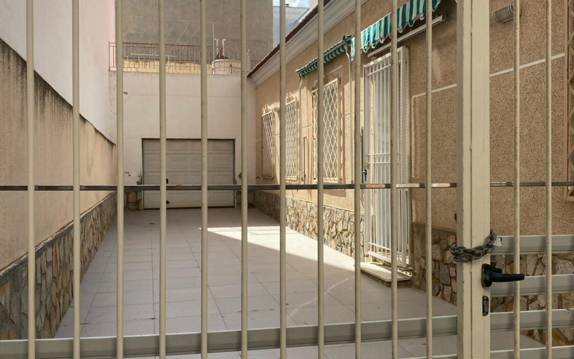 Исключительная квартира в центре Торревьехи 160 кв.м с террасой