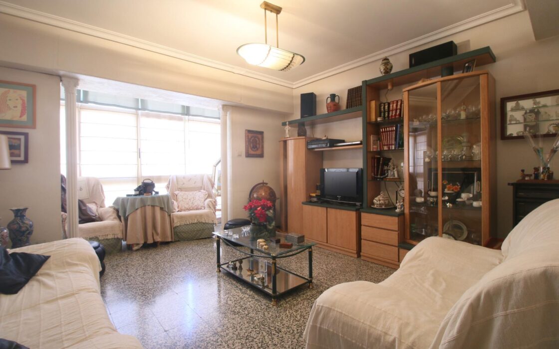 Апартаменти в Аликанте 88 кв.м з балконом та 3 спальнями