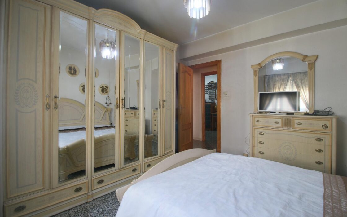 Апартаменти в Аликанте 88 кв.м з балконом та 3 спальнями