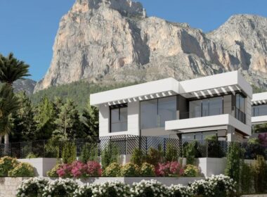 Вилла в Полопе 124 кв.м с террасой у моря 2025 года