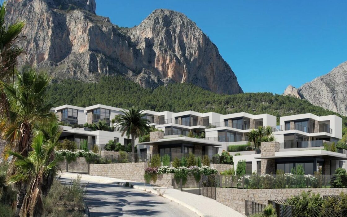 Вилла в Полопе 124 кв.м с террасой у моря 2025 года